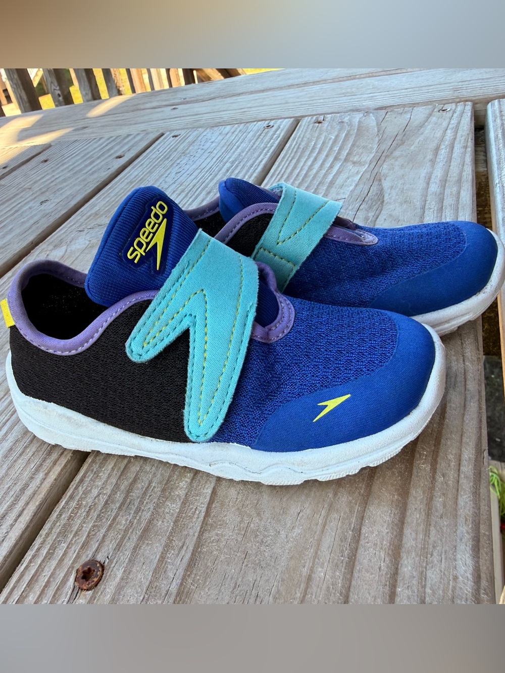 speedo toddler water shoes - size M (7-8)